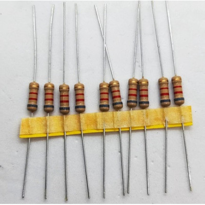 Résistance 8.2 KOhm  1/2W lot de 10 pièces